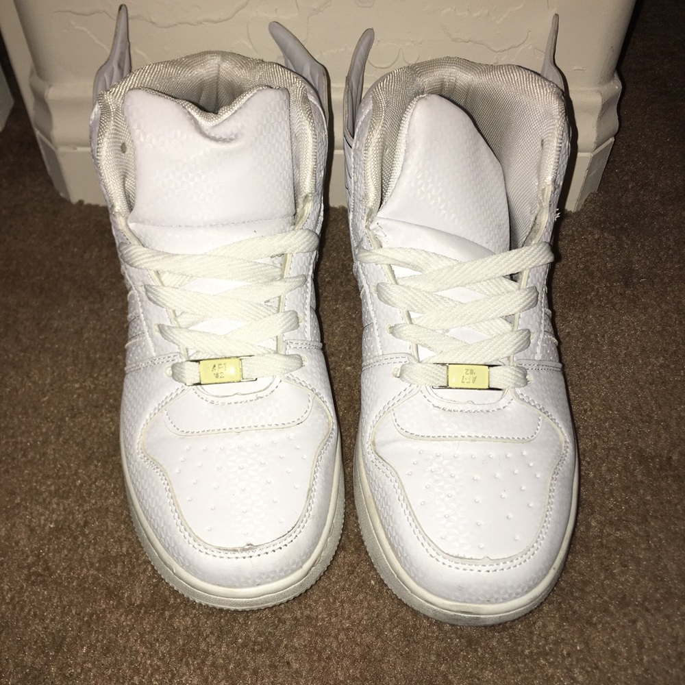 Wings Sneakers